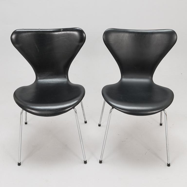 ARNE JACOBSEN, two "Sjuan" chairs for Fritz Hansen, Denmark, latter half of the 20th century.
