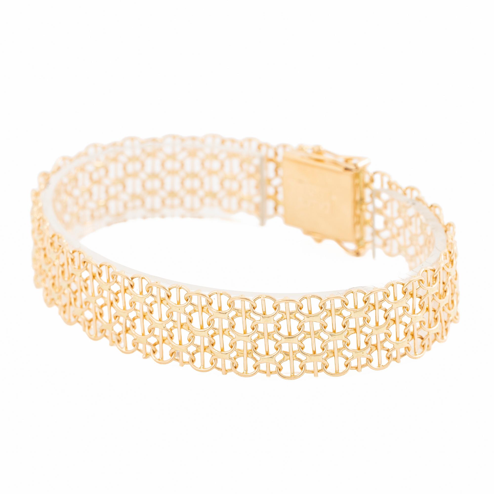 18K gold bracelet.