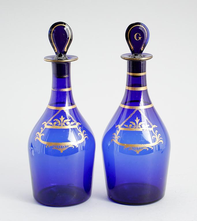KARAFFER, 1 par, glas, sk Bristol blue, sannolikt sekelskiftet 1800.