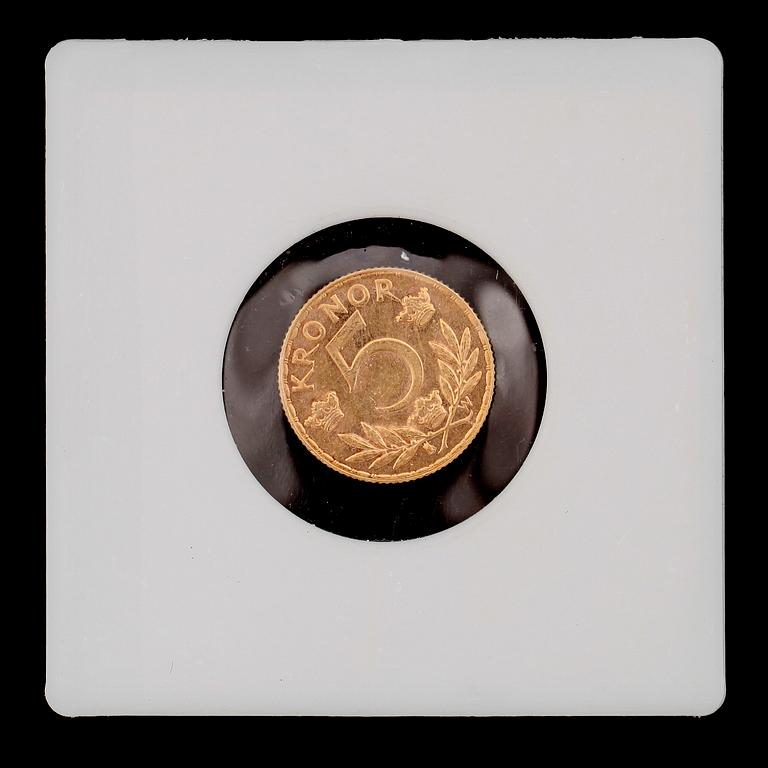GULDMYNT, fem kronor, Gustaf V, 1920. Vikt ca 2 gram.