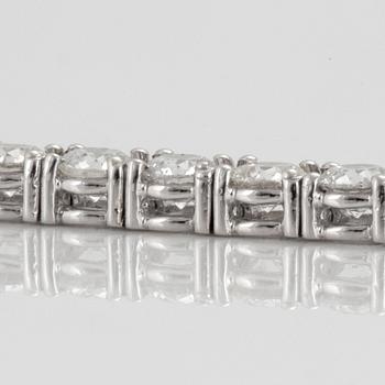 ARMBAND med 44 briljantslipade diamanter totalt ca 7.73 ct. Kvalitet ca G-H/VS-SI.