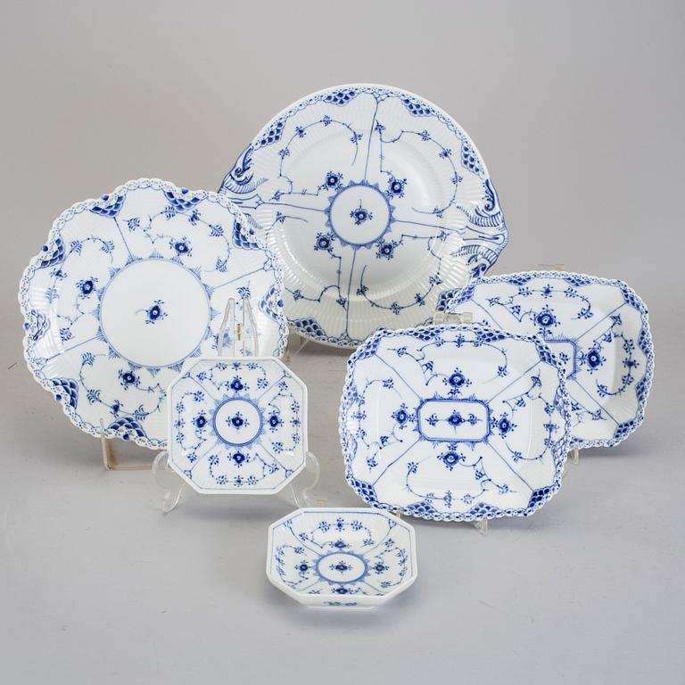 SERVIS, 129 delar, porslin, Musselmalet, Royal Copenhagen.