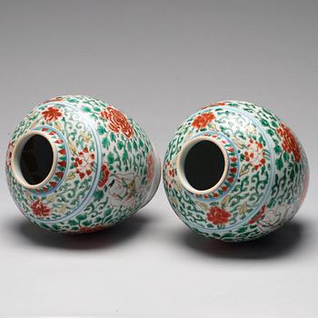 A pair of wucai Transitional jars, 17th Century.