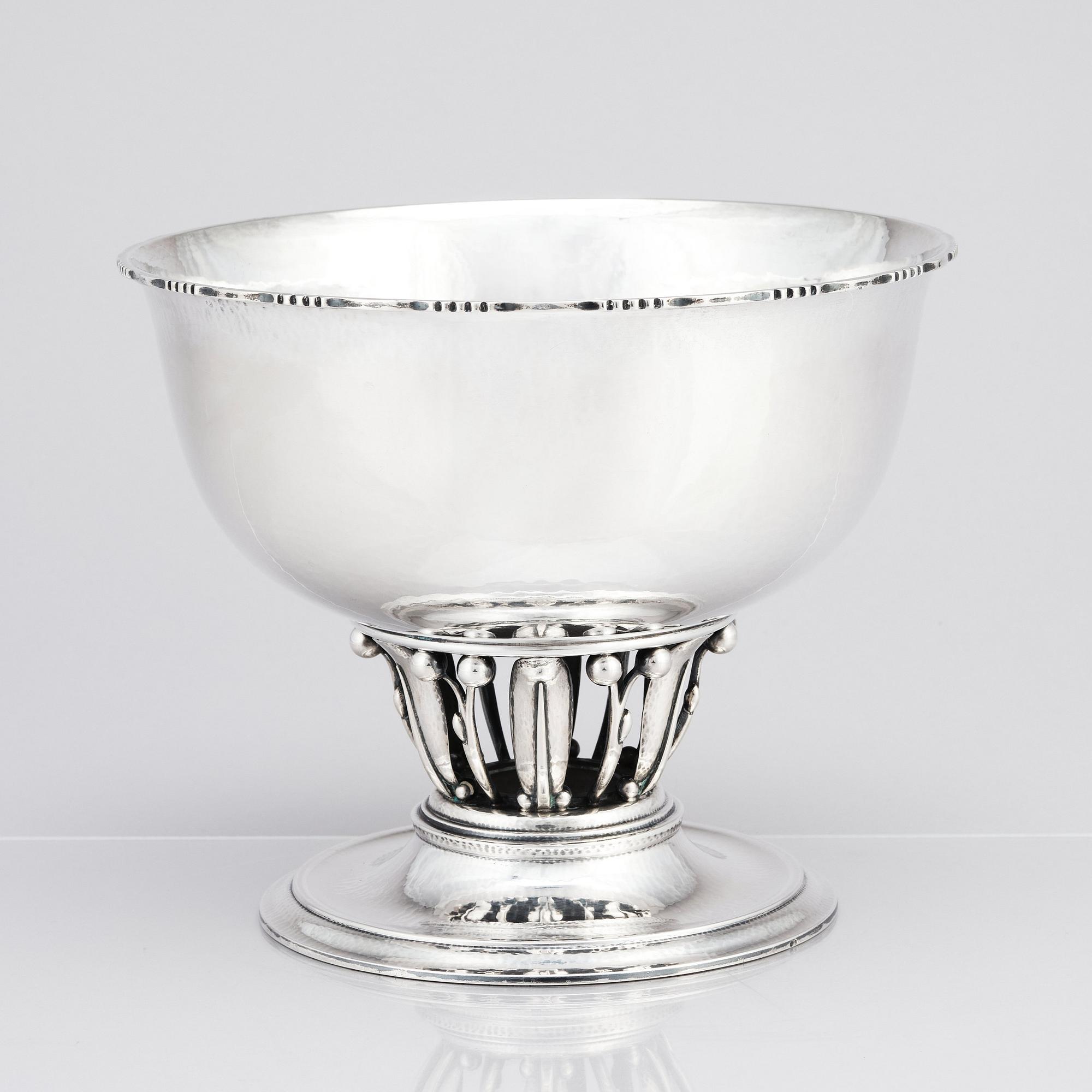Georg Jensen, skål på fot, Köpenhamn ca 1919-21, modell 19B, svenska importstämplar GABF, sterling.
