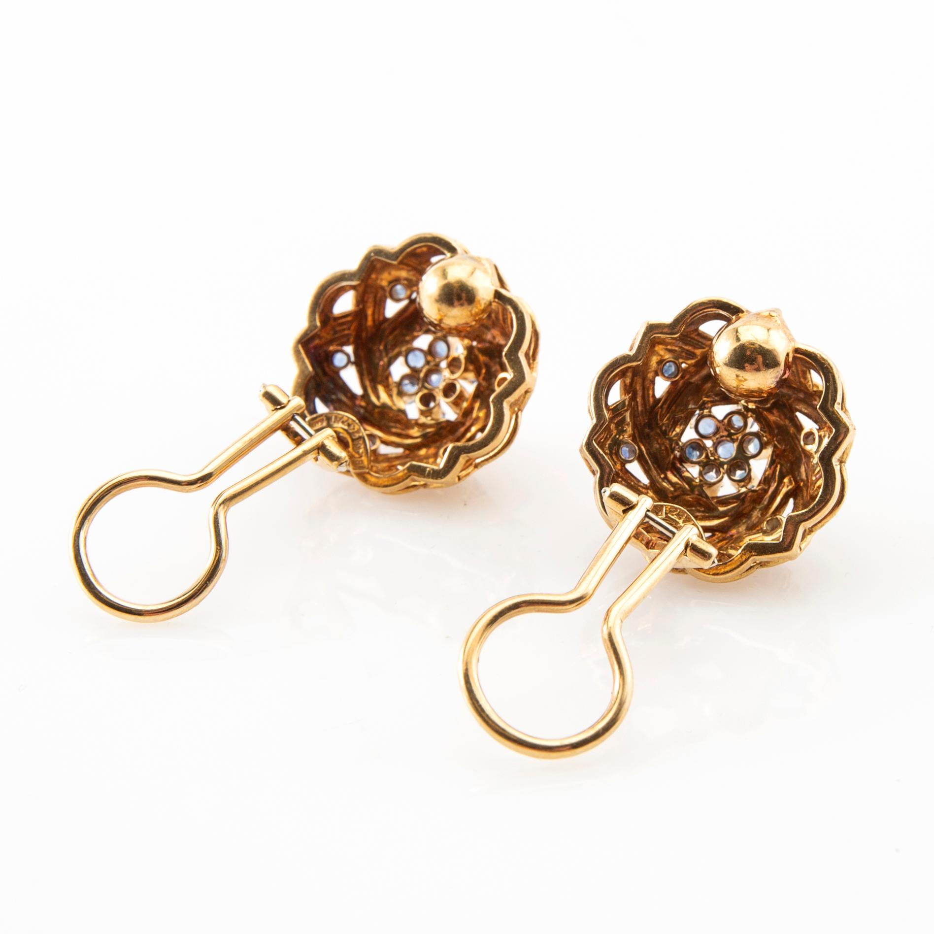 Earrings, a pair of 18K gold with sapphires, Garavelli Valenza Italy.