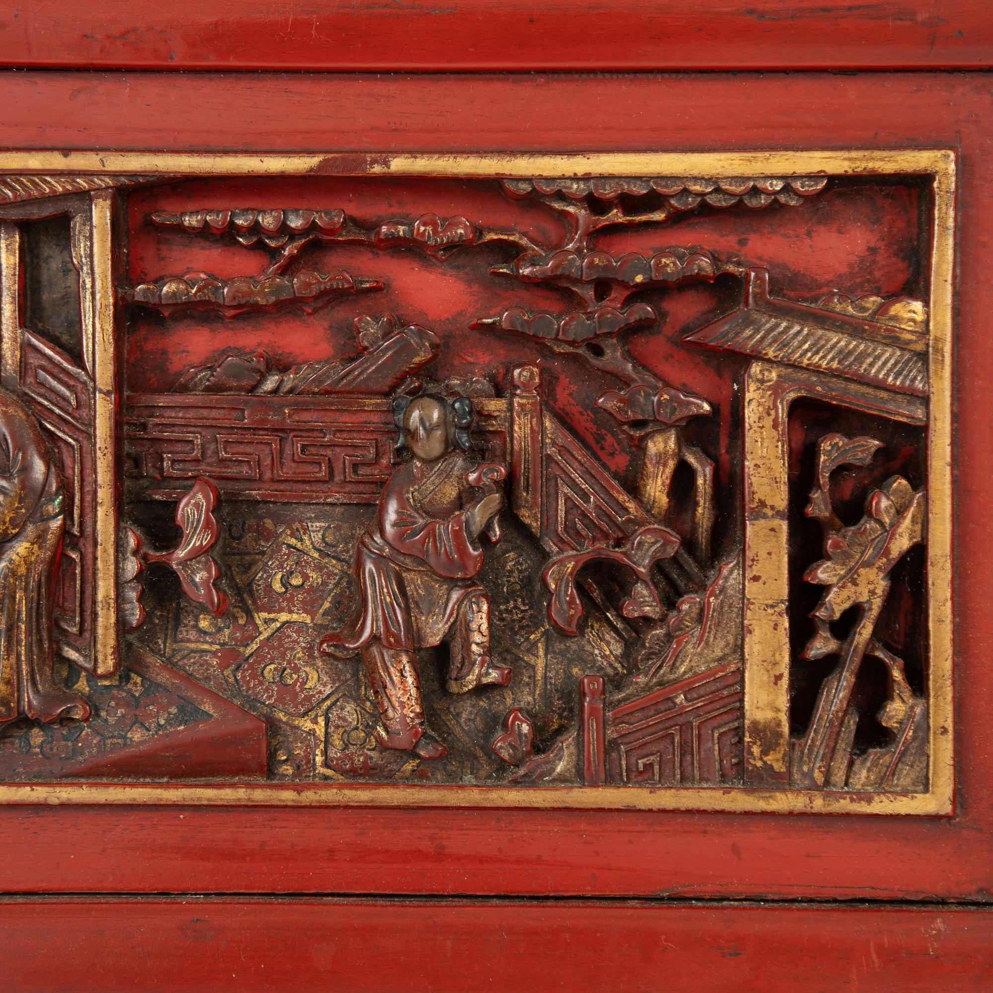 A lacquered mirror, Qing dynasty, 19th century.