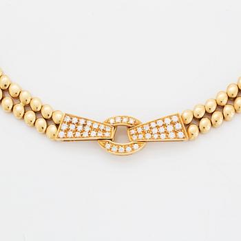 An 18K gold necklace and bracelet.