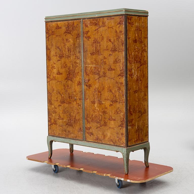 Wardrobe, first half of the 20th century.