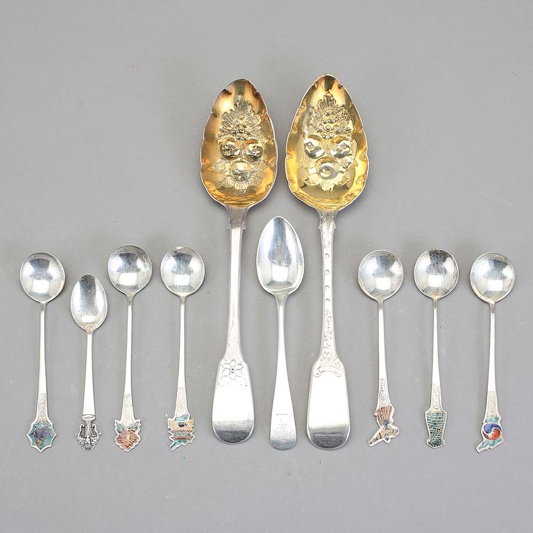 PARTI SILVER, 24 delar. Silver.  Bl a James & William Marshall, Edinburgh 1860. Tot ca 420 g.