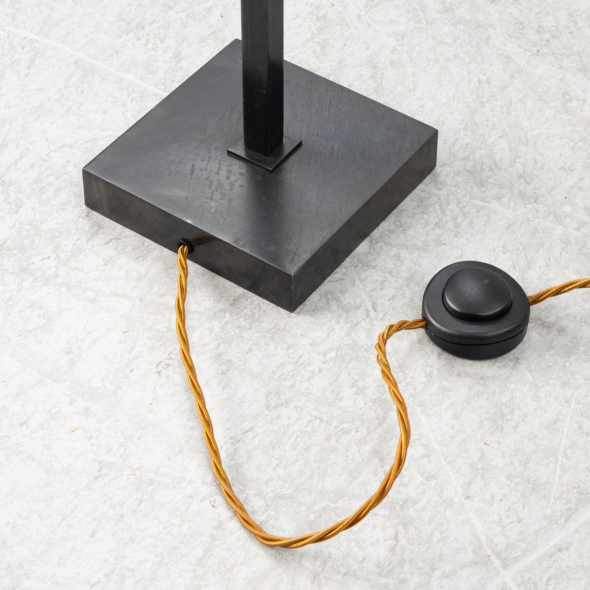 Golvlampa, "Atley", Vaughan Lightning, samtida.