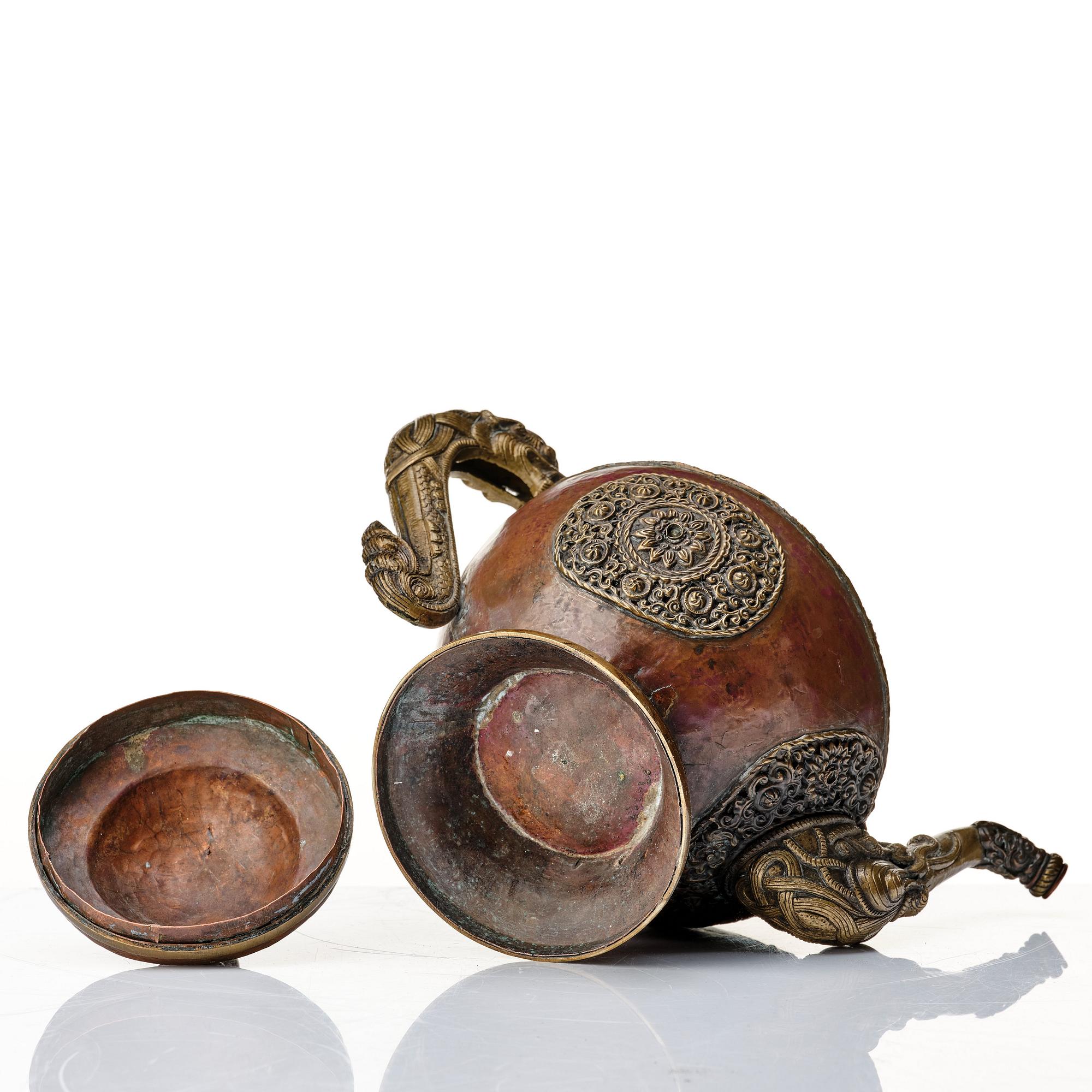 Kanna med lock, koppar och mässing. Tibet, 1800-tal.