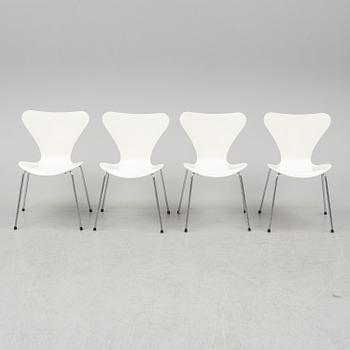 ARNE JACOBSEN, "Sjuan", 4 st, stolar, Fritz Hansen, Danmark 1995.