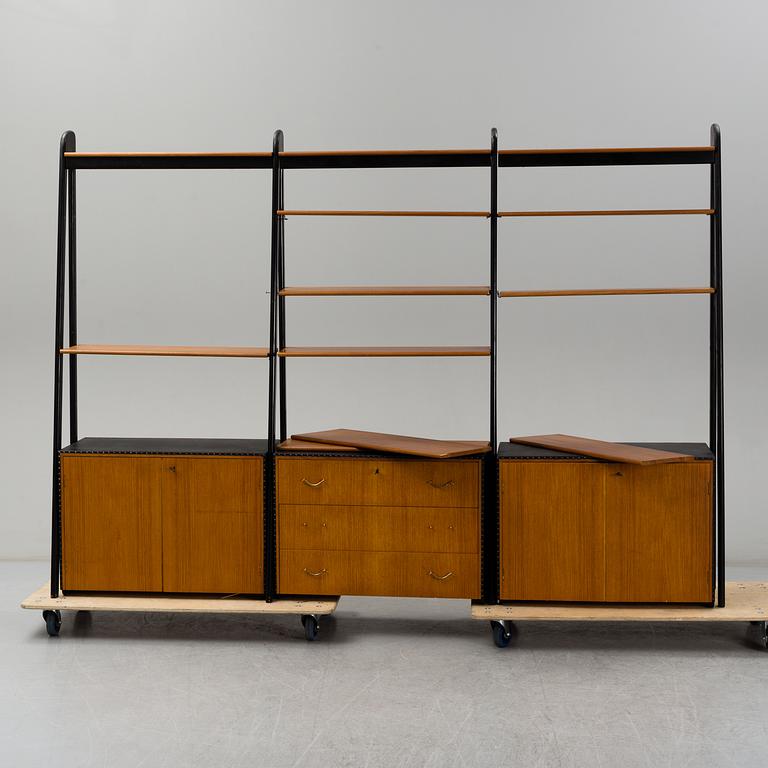 A mid 20th century shelf.