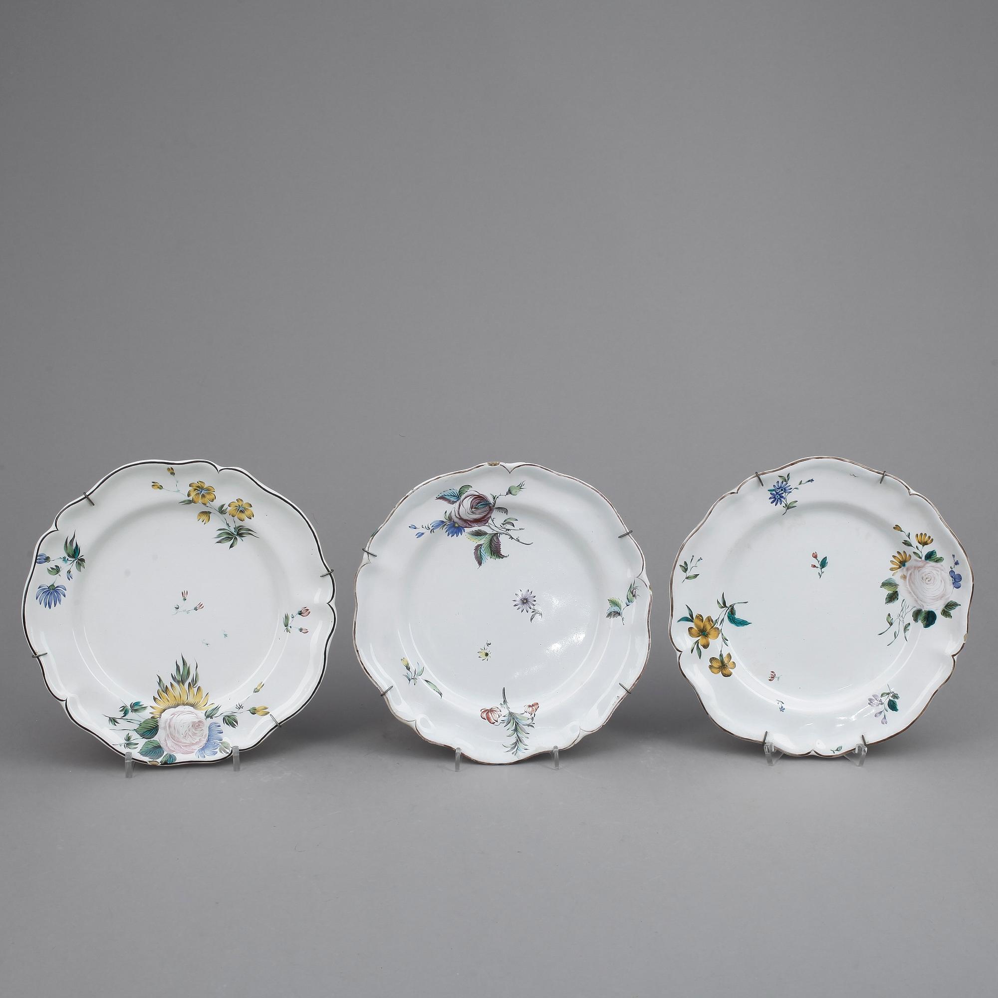 TALLRIKAR, 3 st, fajans, Marieberg, 1700-talets andra hälft.