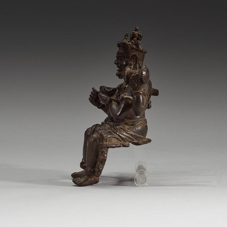 A seated bronze figurine of Mahakala, 15/16th Century or earlier.