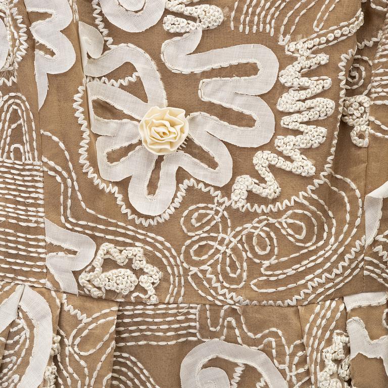 Oscar de la Renta, a silk dress size 2.