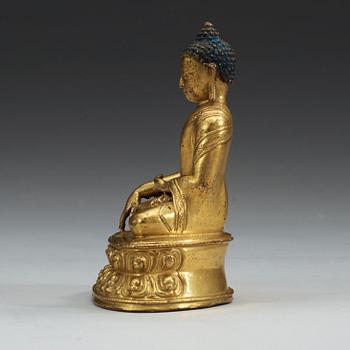 BUDDHA, förgylld brons. Troligen Tibet, 1700-tal eller äldre.