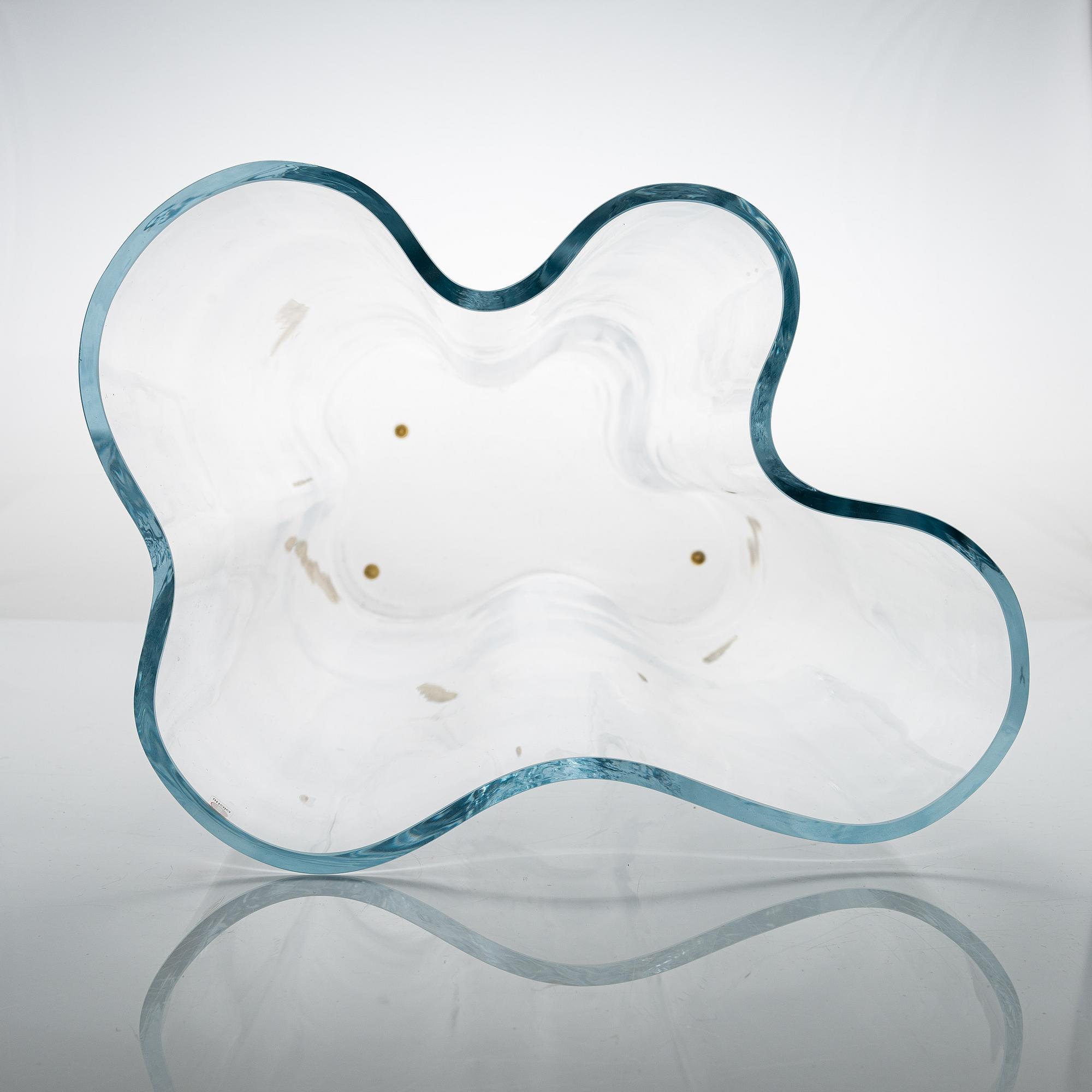 Alvar Aalto, a '0551' vase signed Alvar Aalto Iittala 2006.