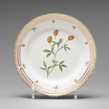 377. A set of 12 Royal Copenhagen "Flora Dancia" plates, 20th Century.