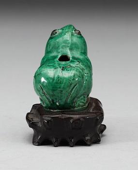 A green glazed biscuit water dropper, in the shape of a frog, Qing dynasty, Kangxi (1662-1722).