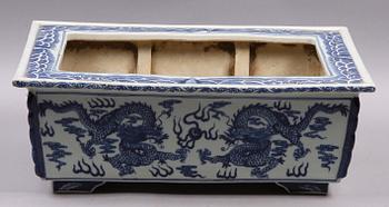 KRUKA, porslin, Kina, 1900-tal.
