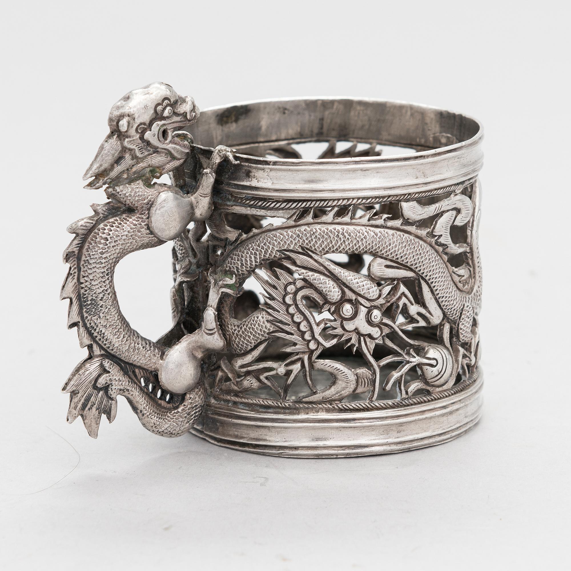 Teelasinpidike, hopeaa, Shanghai, Kiina vuosisadan vaihde 1800/1900. Tunnistamattomat leimat.