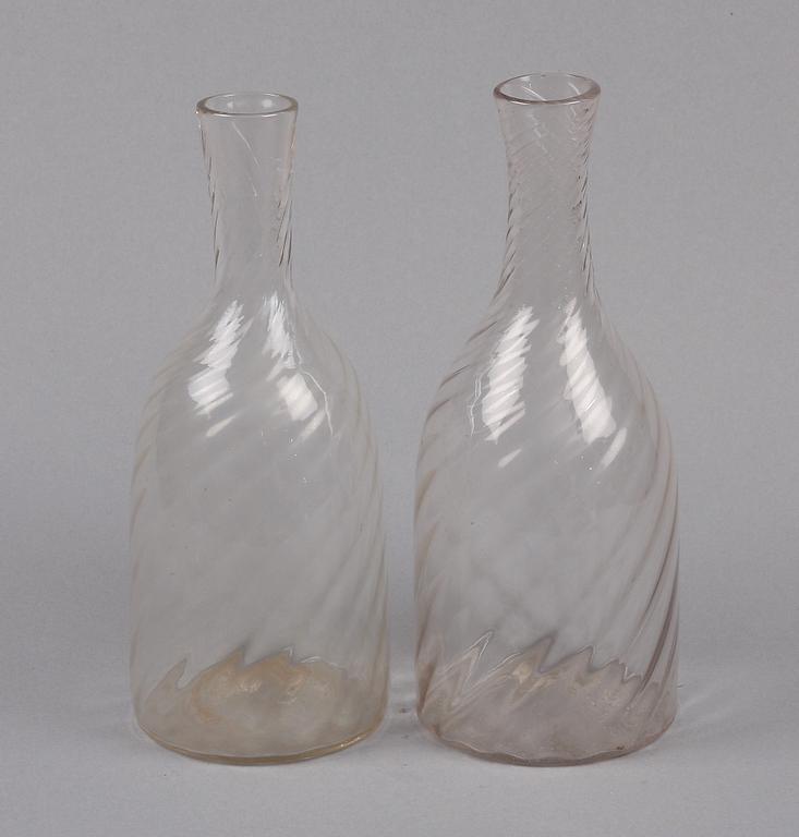 KARAFFER 2 st, glas, 1800-talets första hälft.