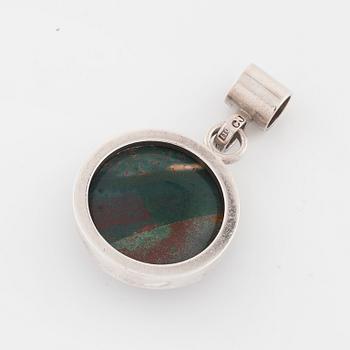 CECILIA JOHANSSON, Göteborg, 1983, a cabochon cut bloodstone pendant.