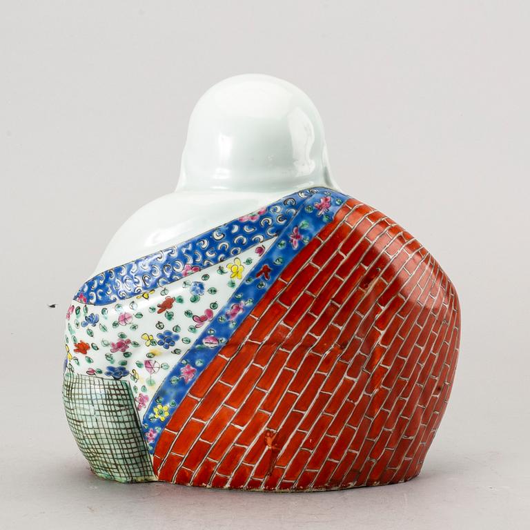A Chinese porcelain buddha, 20th century.