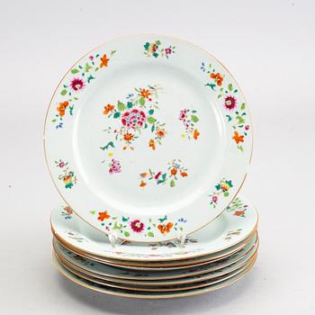 SET OF EIGHT  CHINES  PORCELAIN  EIGHT FAMILLE ROSE QIANLONG DISHES.