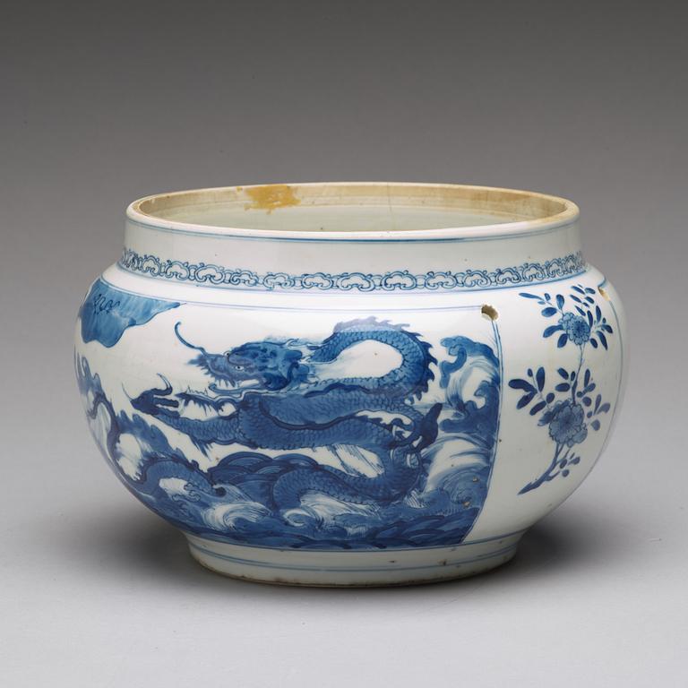 A blue and white censer/pot, Qing dynasty, Kangxi (1662-1722).