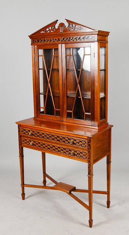 VITRINSKÅP, England, 1900-talets första hälft.