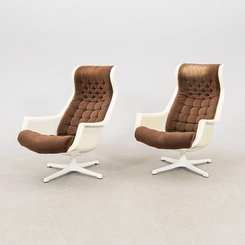 Alf Svensson & Yngvar Sandström armchairs, a pair of "Planet" from the 1970s/80s.