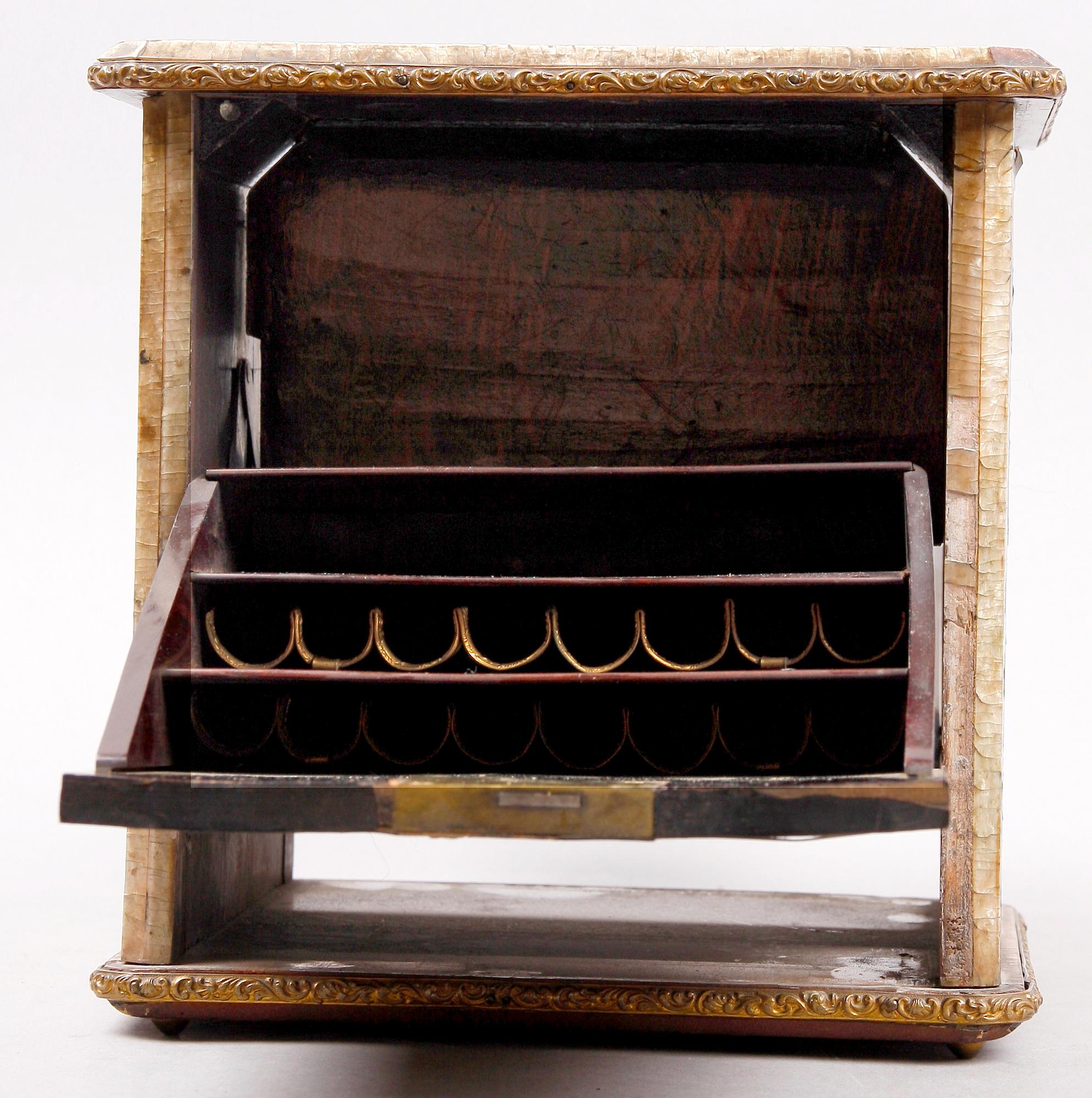 CIGARRSKRIN, Boullestil, troligen Frankrike, 1800-talets andra hälft.