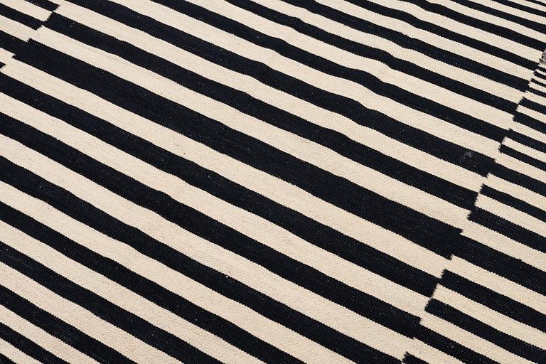 Rug, wool, 198 x 160 cm.