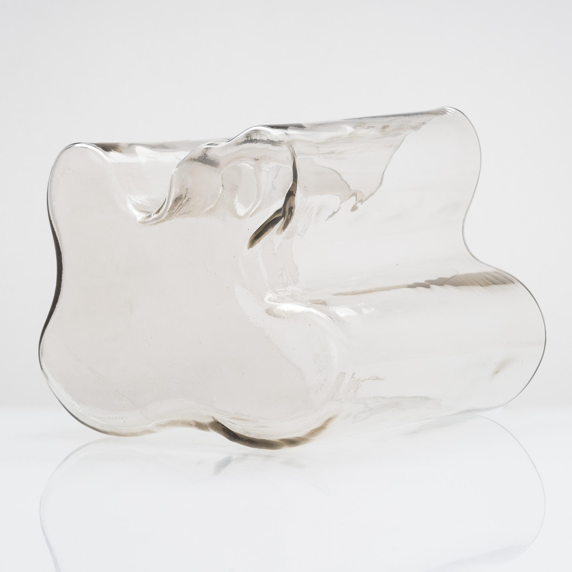 Alvar Aalto, a '3031' vase signed Alvar Aalto 3031. Iittala