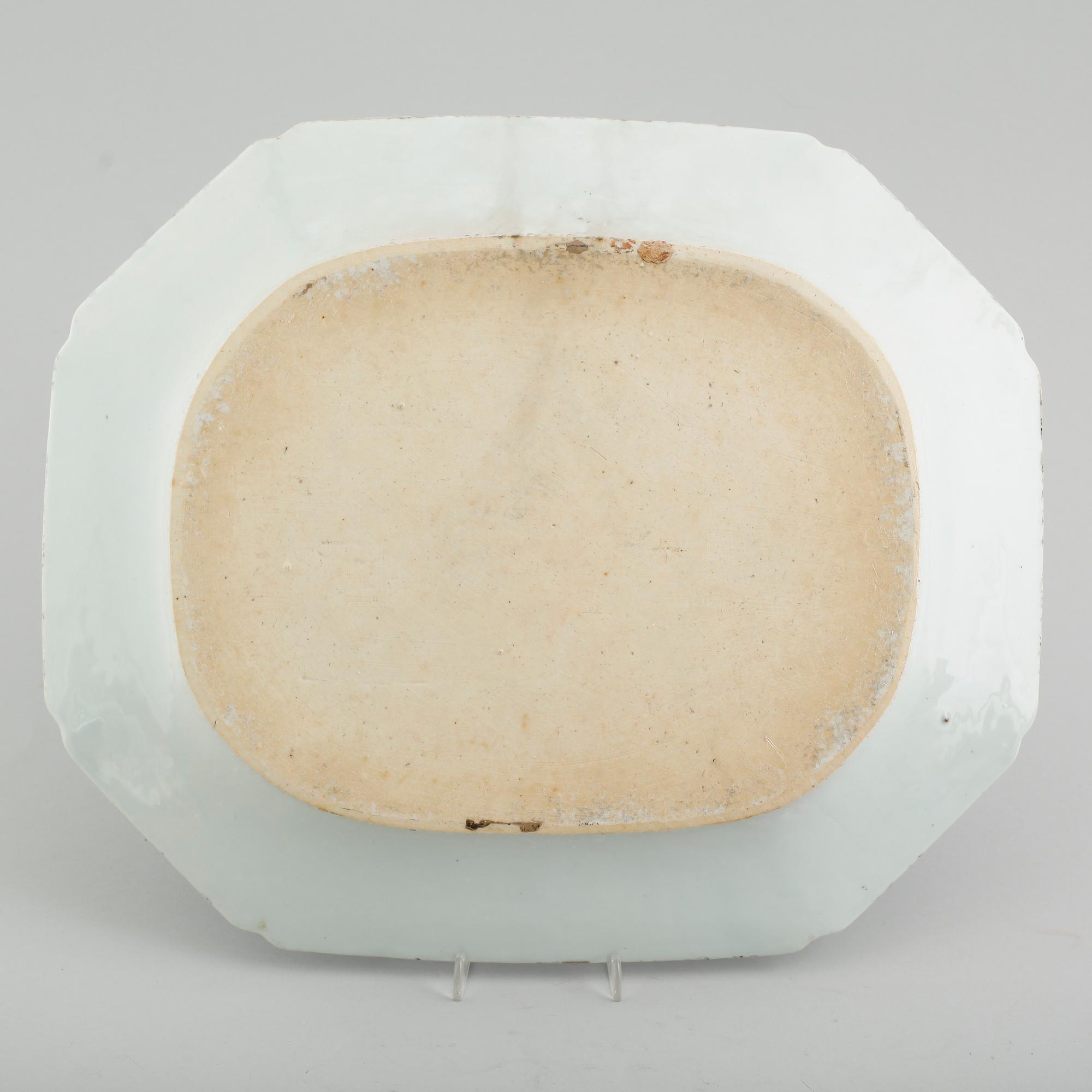 STEKFAT, porslin, Kina, Qianlong 1736-1795.