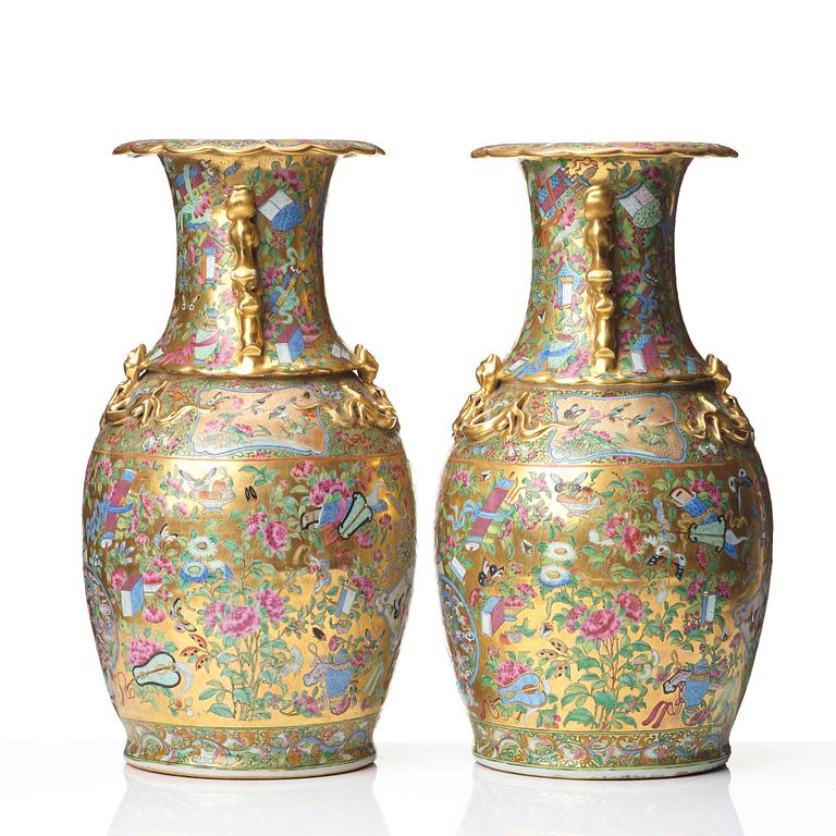 A pair of famille rose Canton vases, Qing dynasty, 19th Century.