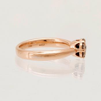 A 14K gold ring "Venice" set with round brilliant cut diamonds, Glamira.