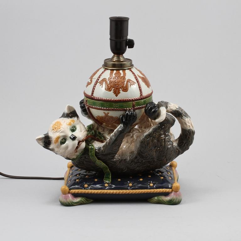 BORDSLAMPA, majolika, Gerbing & Stephan, Österrike, 1800-talets slut.