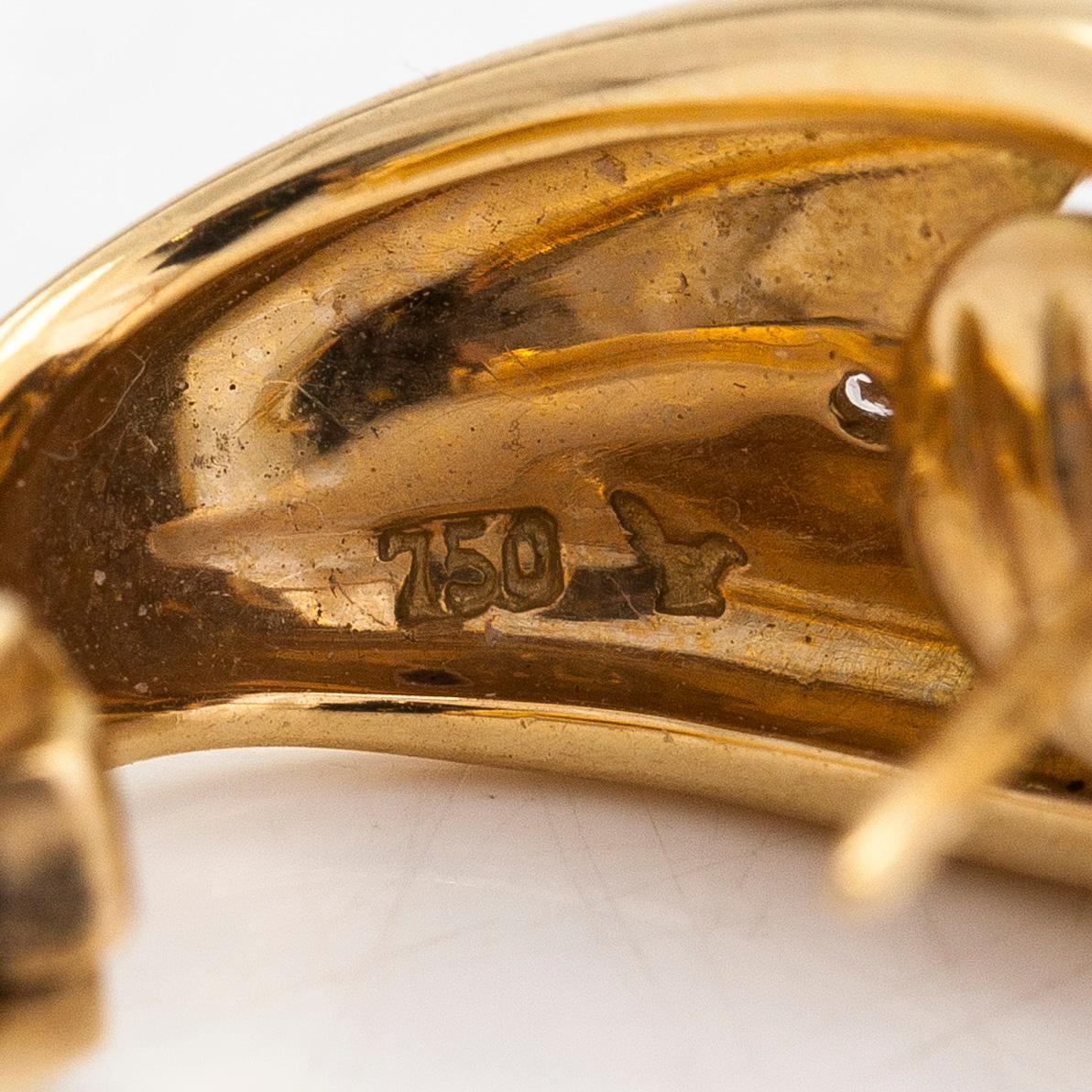 Örhängen, 18K guld, diamanter totalt ca. 0.30 ct. Utlänska stämplar.