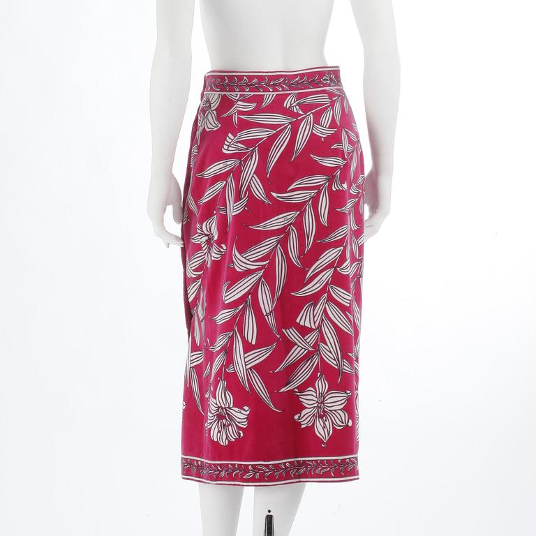 EMILIO PUCCI, a pink velvet skirt, size 40.