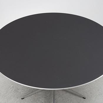 Arne Jacobsen, Bruno Mathsson & Piet Hein, dining table, "Supercircular", Fritz Hansen, Denmark, 2022.