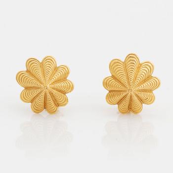 350. A pair of 18K gold Tiffany & Co earrings design Schlumberger.