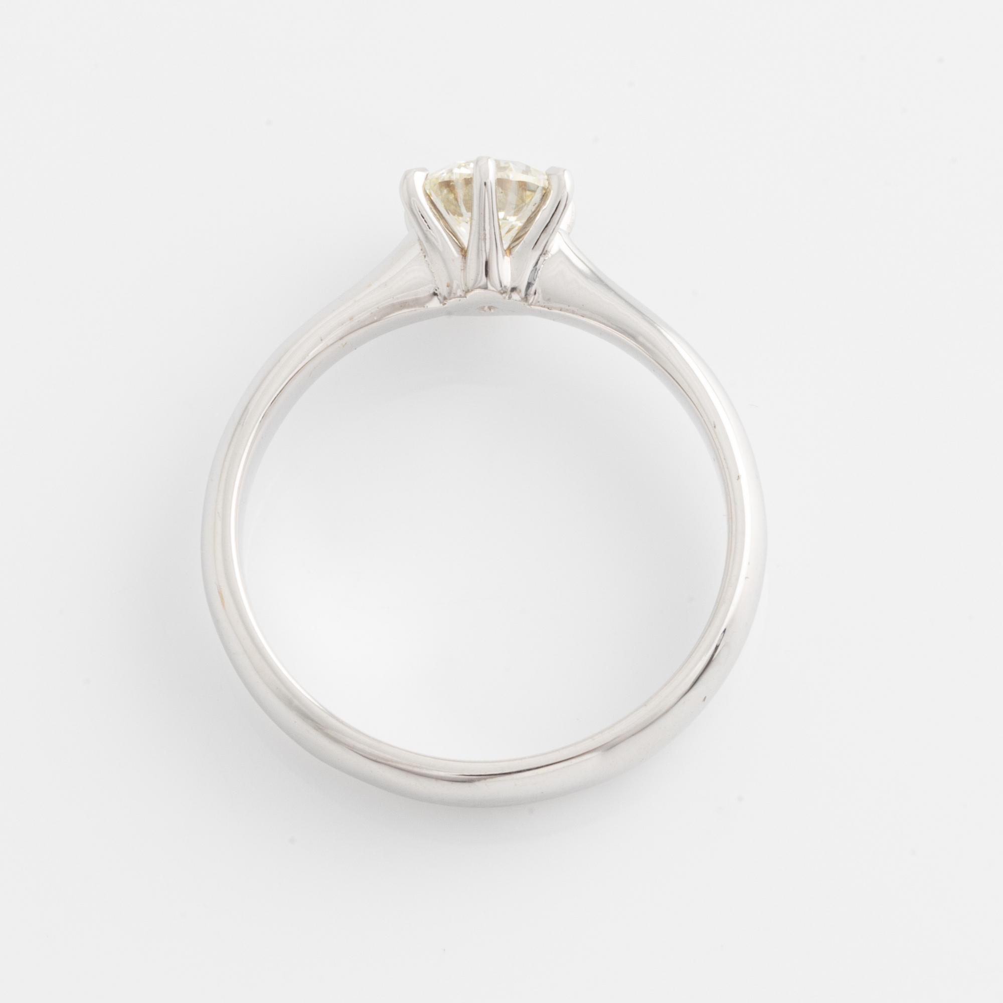 Ring with brilliant cut diamond 0.71 ct.