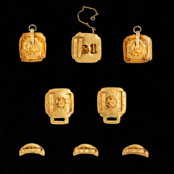 Bältespännen, åtta delar, guld. Yuan/tidig Mingdynasti.