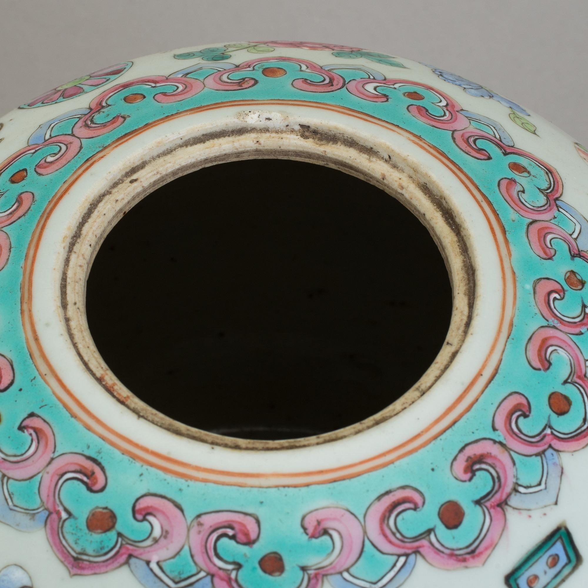 URNA, porslin, Kina, omkring 1900.