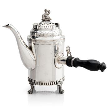 267. Fredrik Skough, kaffekanna, silver, (verksam 1824-1830) Borås. Empire.