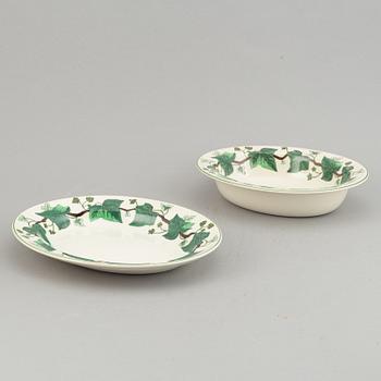 A part 'Napoelon Ivy' dinner and coffee service, Wedgwood, England, second half of the 20th century (53 pieces).