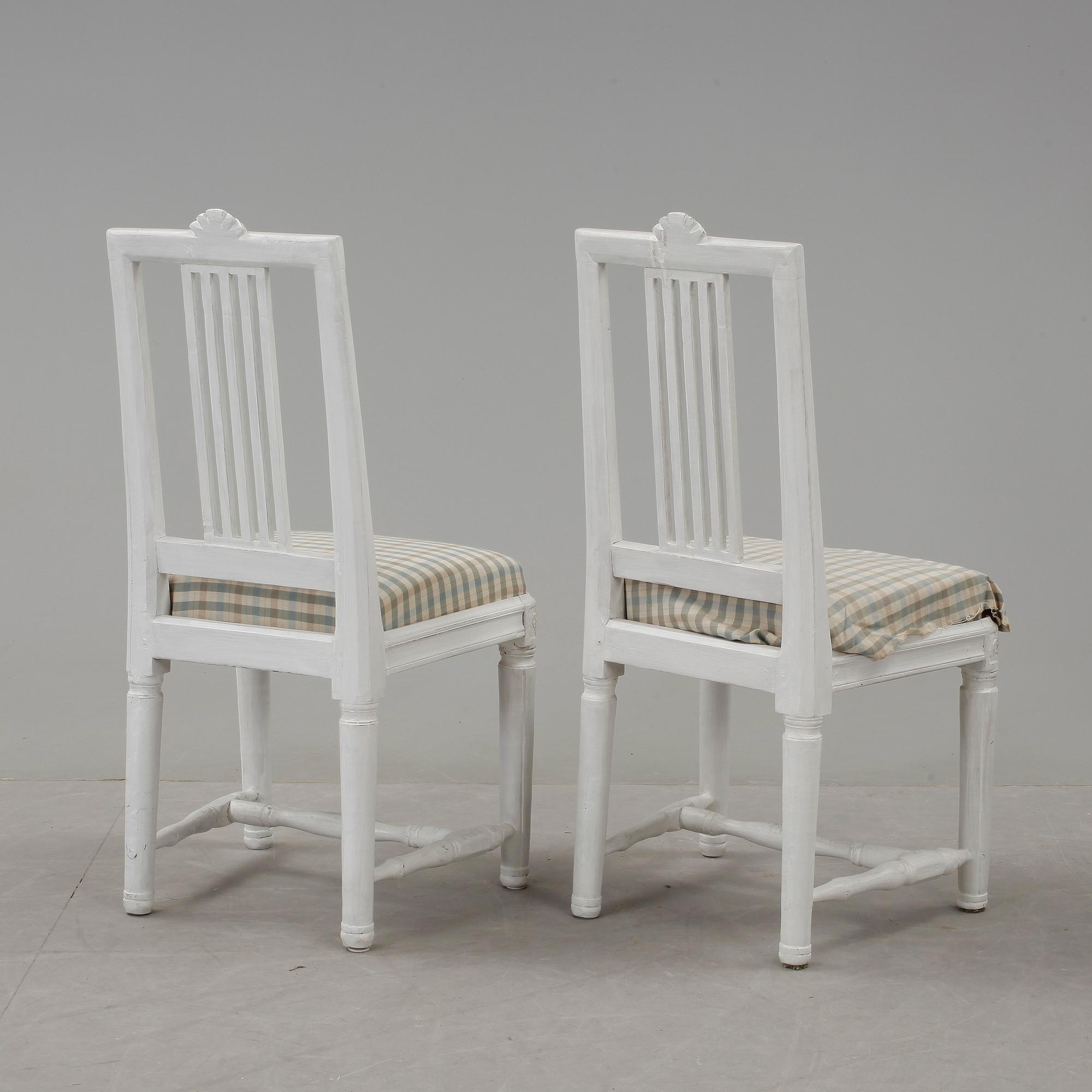 STOLAR ett par, gustavianska, omkring 1800.